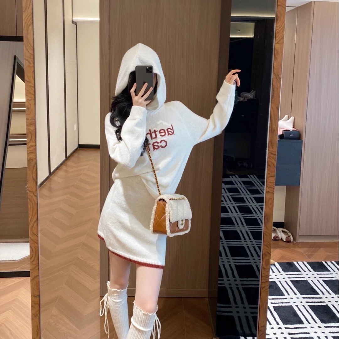 巨好看的早秋一整套2025新款小个子减龄连帽针织短裤小香风套装