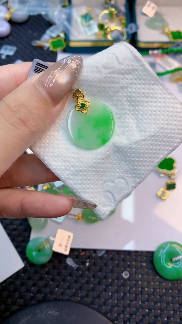 颈饰未镶嵌翡翠1