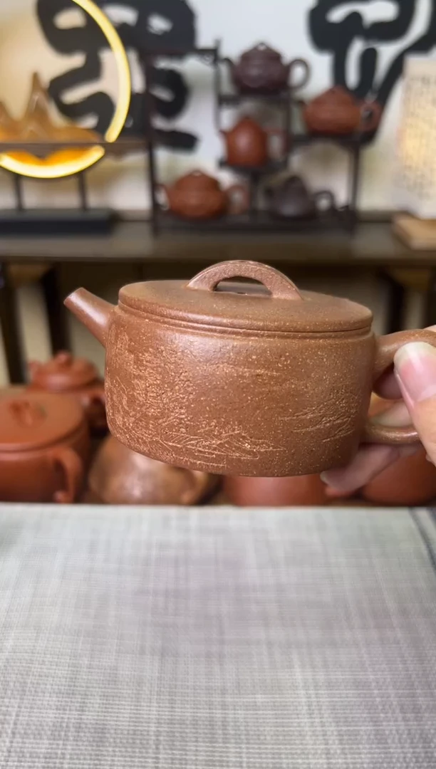 【闪购商品】段泥茶壶黄降坡一片瓦壶刻绘130CC