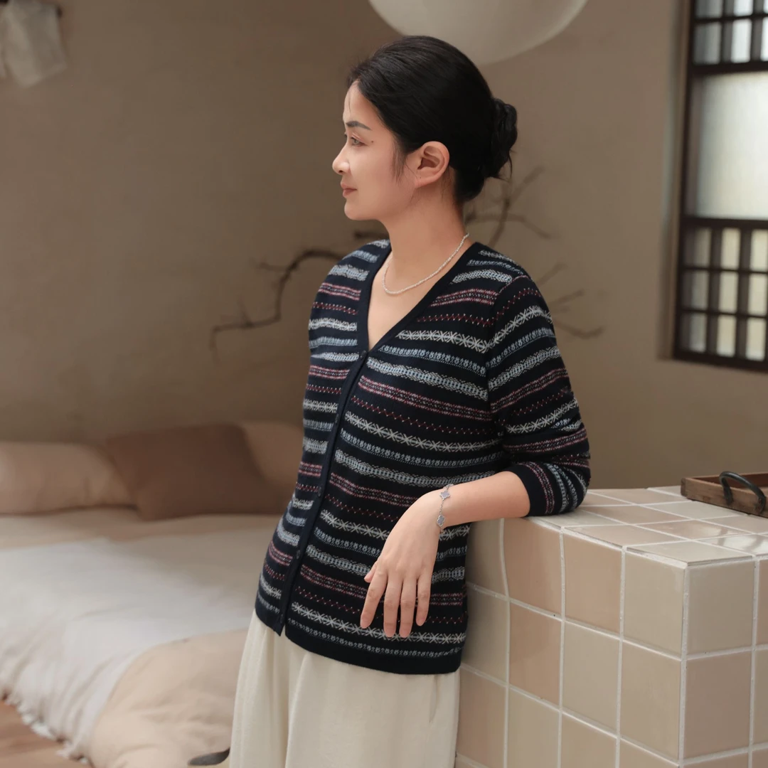麻享【几何叶语】羊毛桑蚕丝时尚百搭休闲条纹春秋针织开衫FSY50885