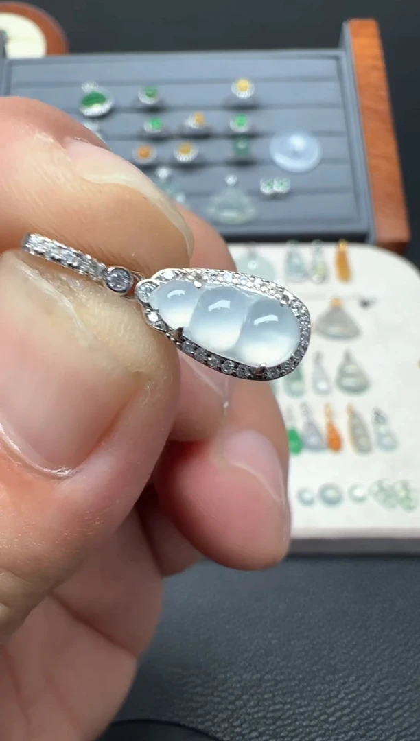 颈饰银S925镶嵌翡翠纯天然A货缅甸翡翠豆子吊坠15号链接