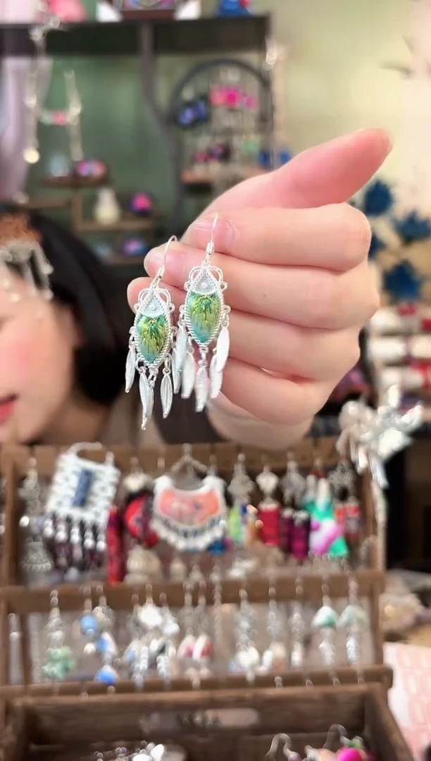 彩云南阁非遗老绣苗银饰品244