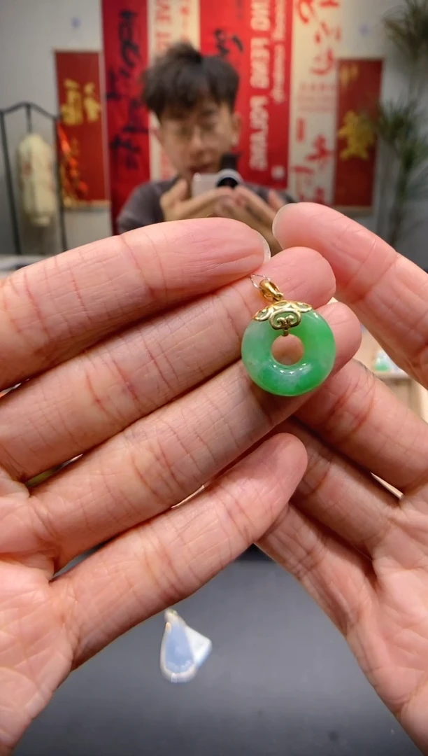 【闪购商品】翡翠吊坠(不含链)18K金镶嵌甜甜圈