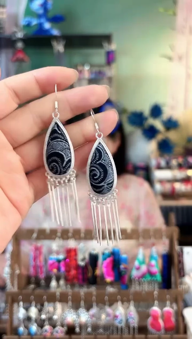 彩云南阁非遗老绣饰品614