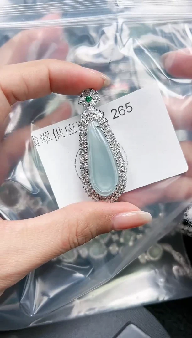 【闪购商品】翡翠颈饰未镶嵌赠皮绳265