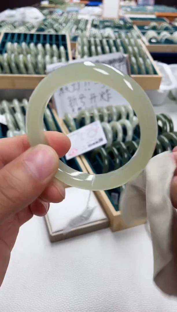 和田玉手镯未镶嵌福*猪和田玉手镯