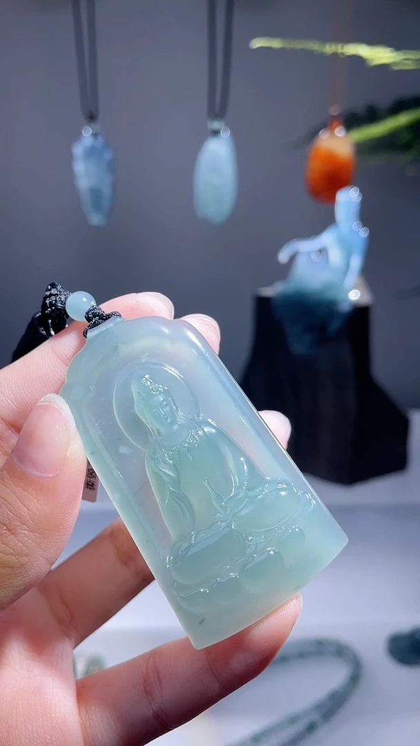 颈饰未镶嵌翡翠观音
