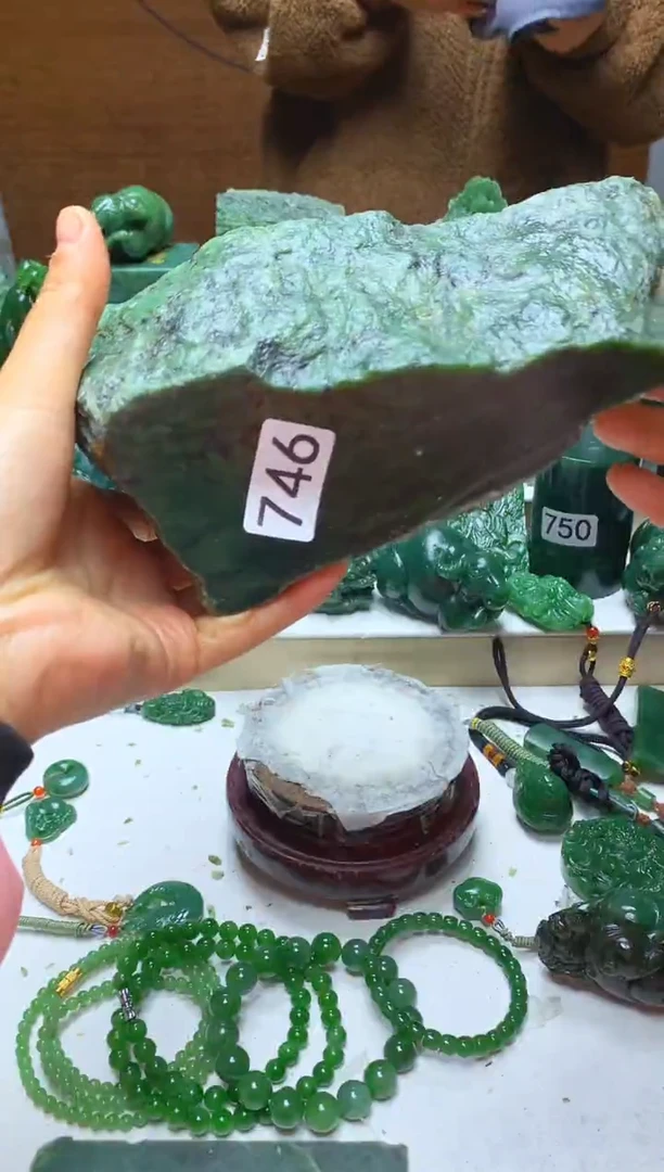 未镶嵌和田玉摆件1