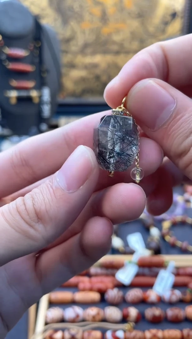 玛瑙/玉髓颈饰未镶嵌黑发晶