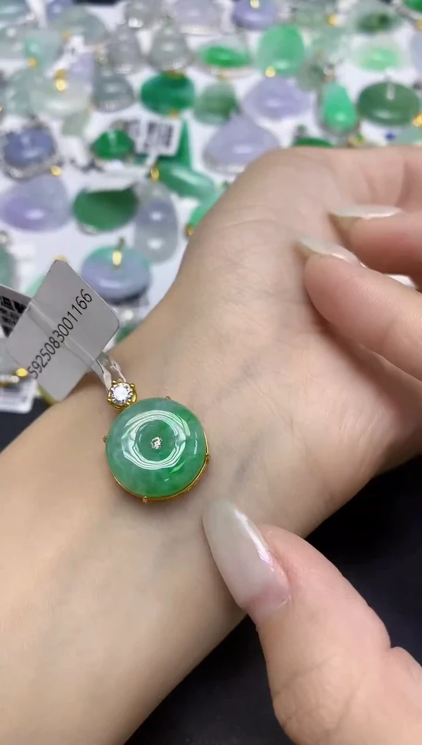 颈饰未镶嵌翡翠天然缅甸翡翠A货多样性发一件