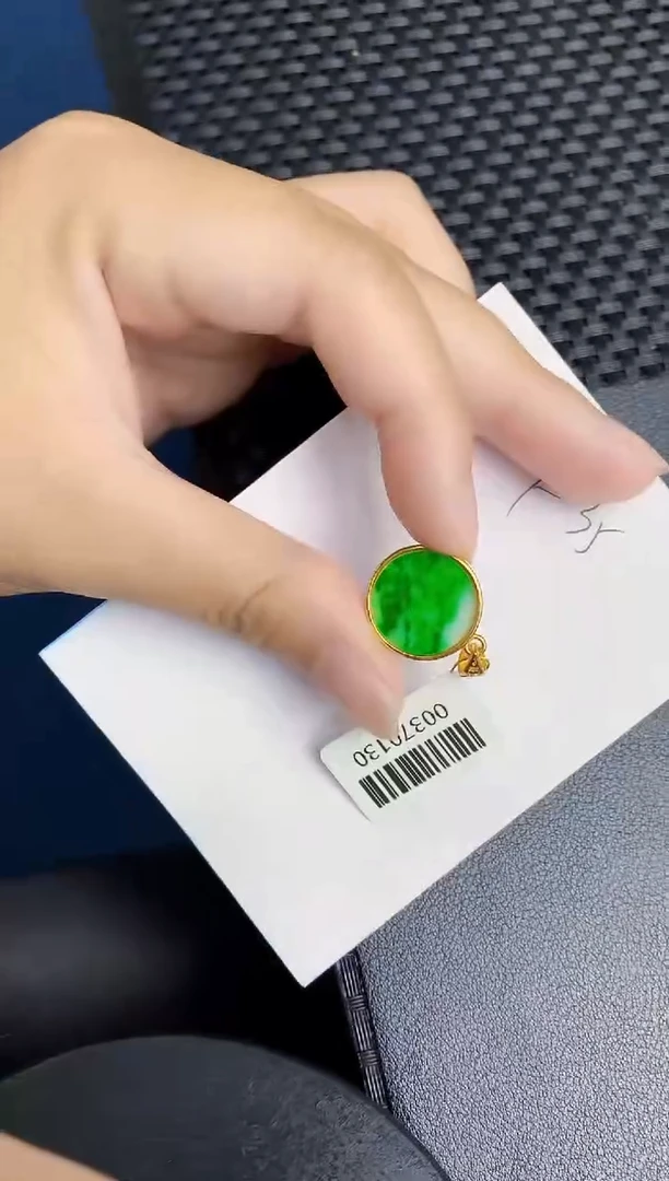 翡翠未镶嵌颈饰000000000