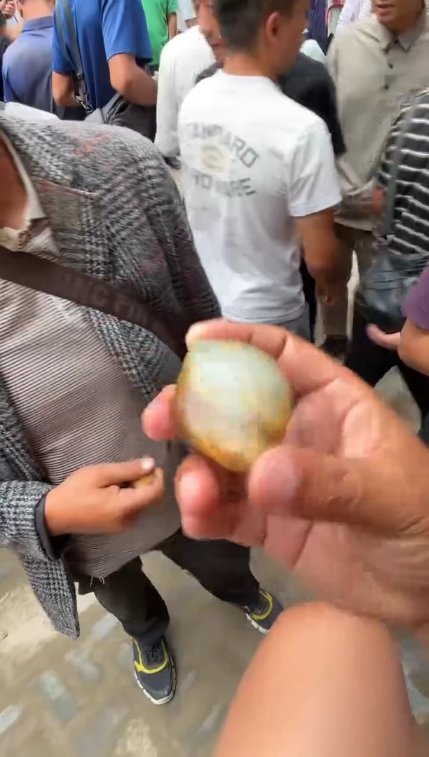 未镶嵌和田玉（糖玉）挂件和田玉