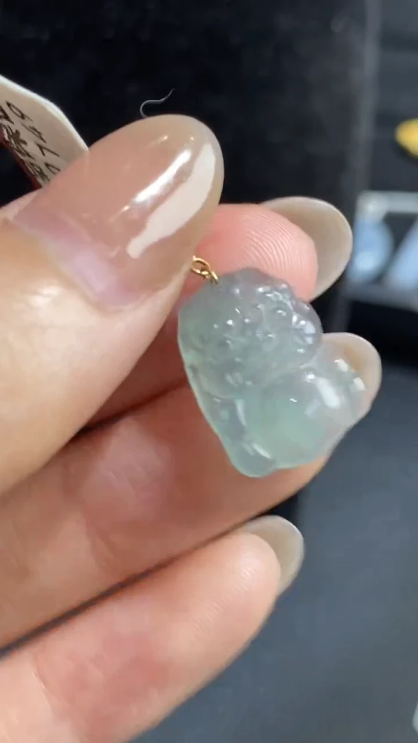 翡翠18K金镶嵌颈饰吊坠