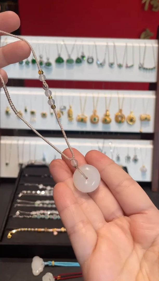 颈饰未镶嵌和田玉平安扣