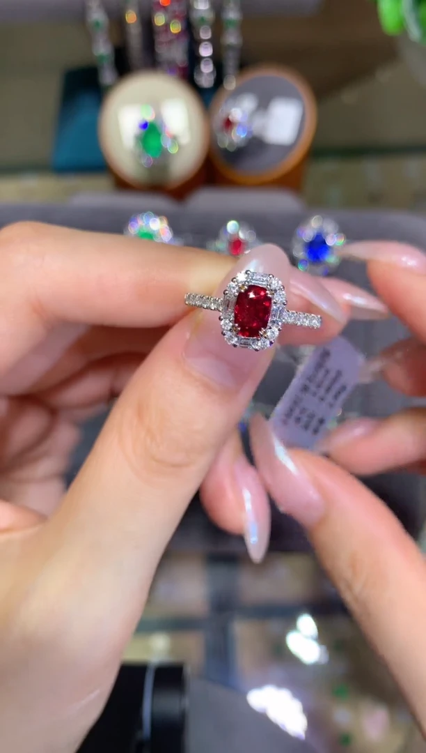 红宝石戒指18K金镶嵌1.01CT