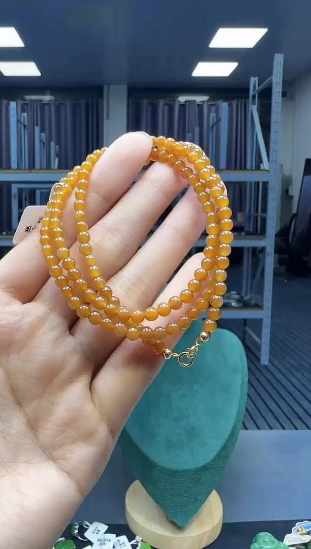 18K金镶嵌和田玉挂件1