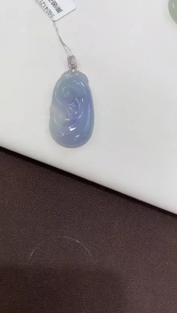 翡翠18K金镶嵌颈饰天然缅甸a货翡翠