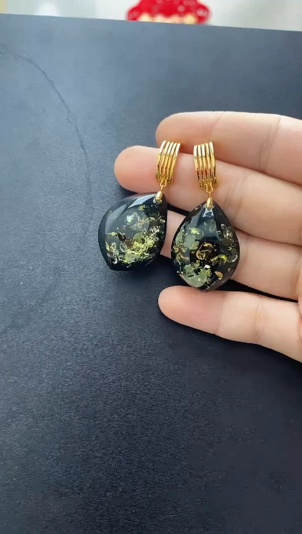 裸石琥珀未镶嵌耳钉