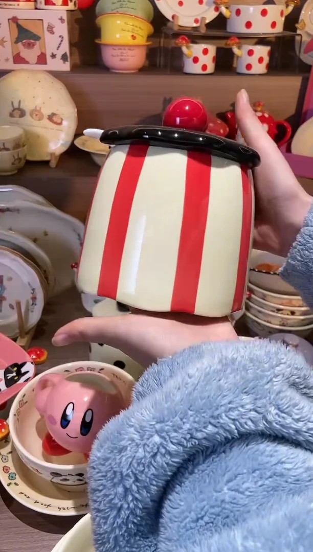 【闪购商品】瓷红色竖纹猪油罐