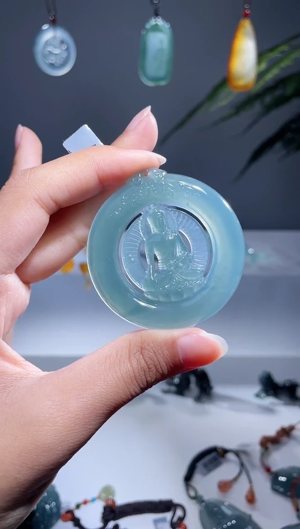 翡翠未镶嵌颈饰佛牌