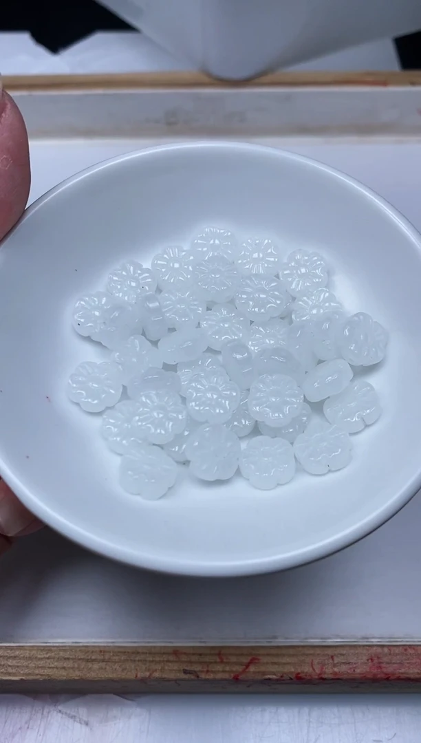 玛瑙/玉髓散珠未镶嵌M768 白 玉 太阳花10个9.9元