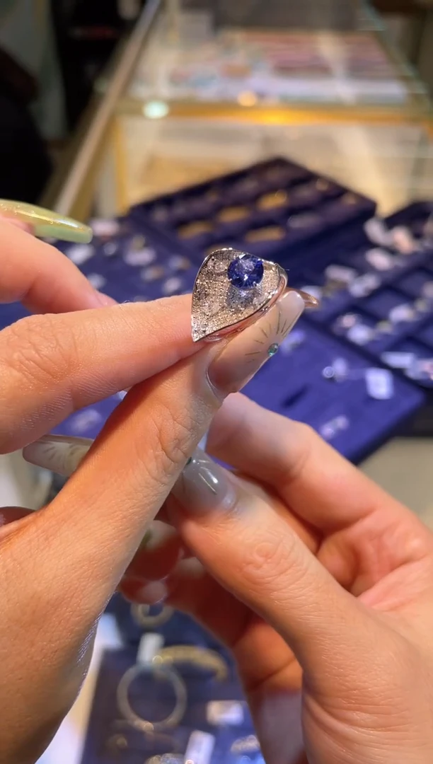 戒指蓝宝石18K金镶嵌   JZ