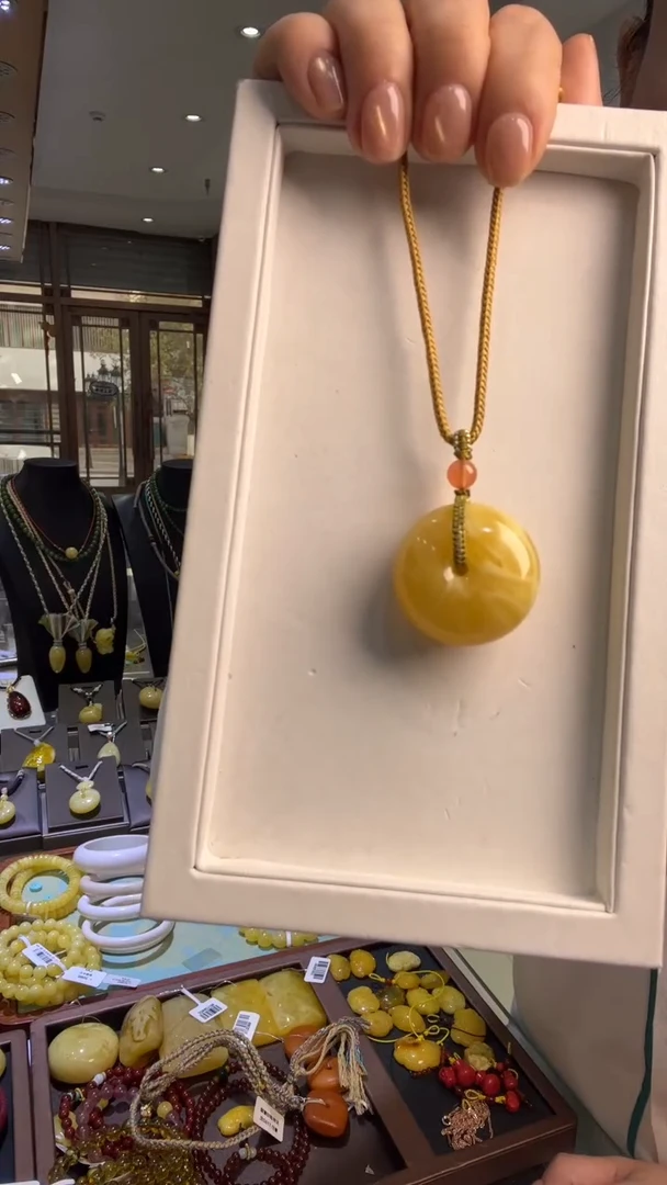 蜜蜡吊坠(赠链)未镶嵌蜜蜡扣子吊坠