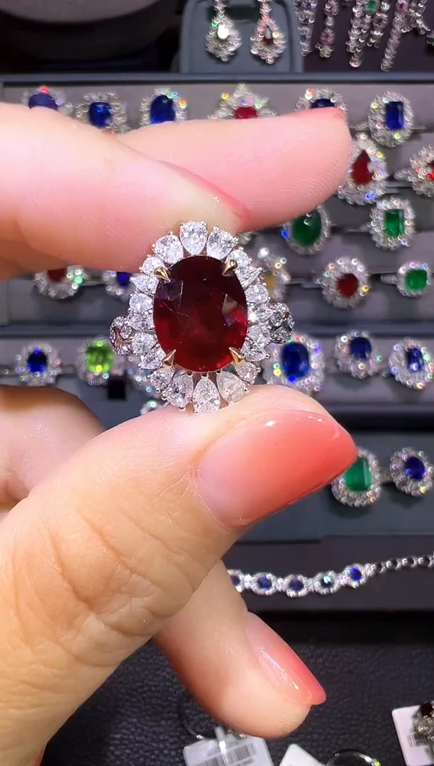 18K金镶嵌AIGS无烧鸽血红红宝石4.09ct