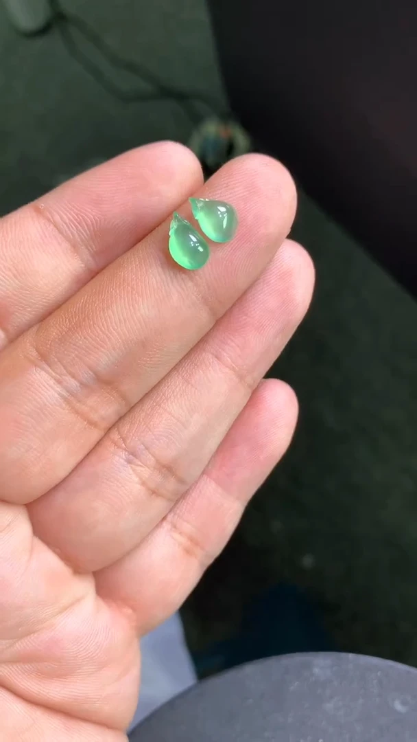 翡翠未镶嵌颈饰玉兰花一对