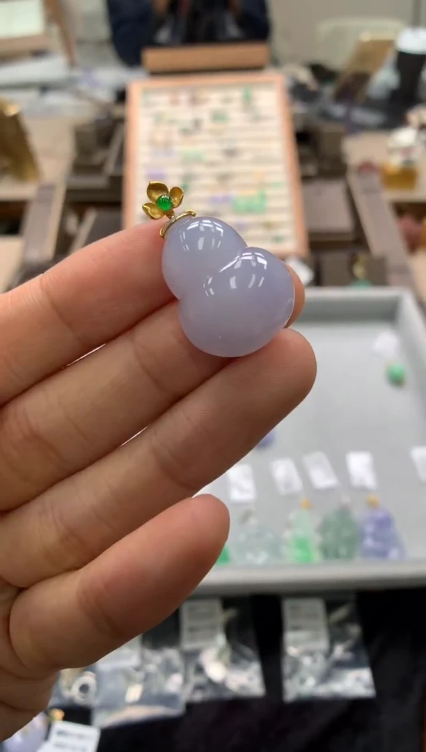 颈饰18K金镶嵌翡翠葫芦