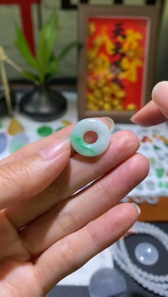颈饰未镶嵌翡翠甜甜圈~