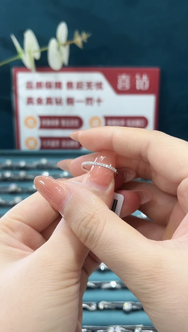 铂Pt950镶嵌戒托钻石15分/15圈