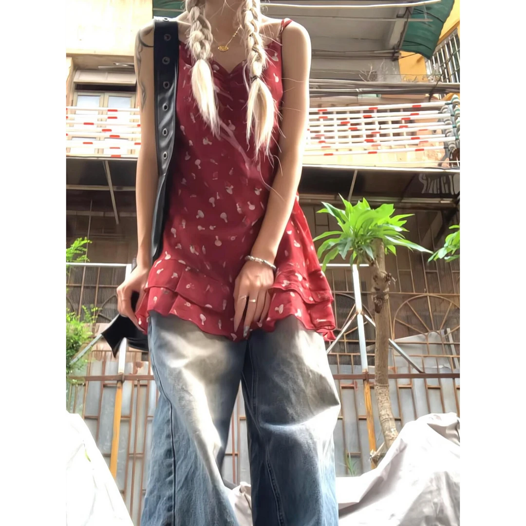 2025夏季新款复古度假风V领碎花吊带上衣搭高腰显瘦阔腿裤两件套