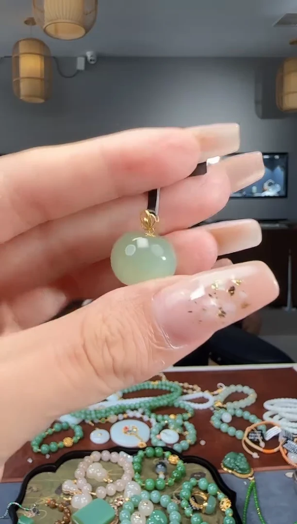 和田玉18K金镶嵌吊坠(不含链)1