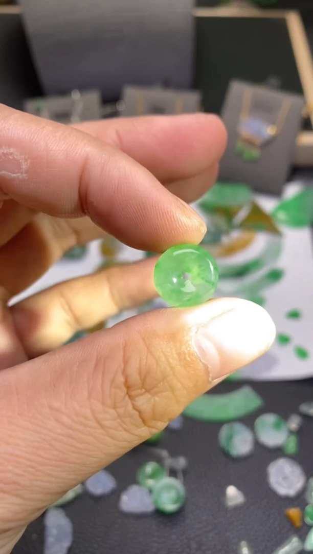 翡翠未镶嵌颈饰净货39783