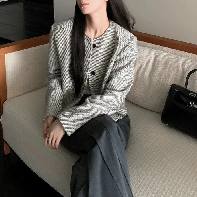 【当天发+运费险】复古圆领单排扣宽松小香风外套年轻简约时尚YY783
