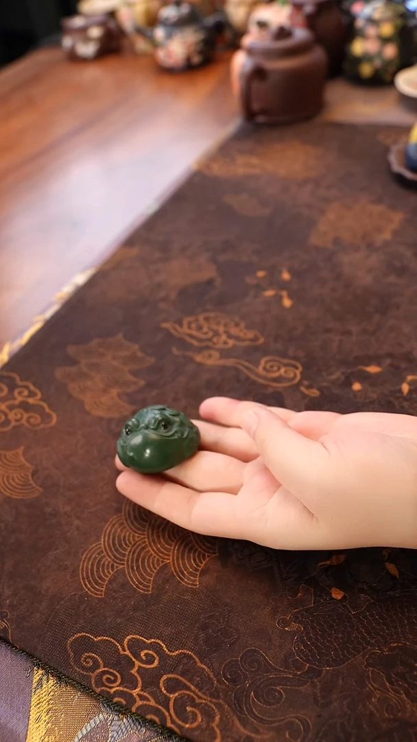 紫砂茶宠绿泥金蟾