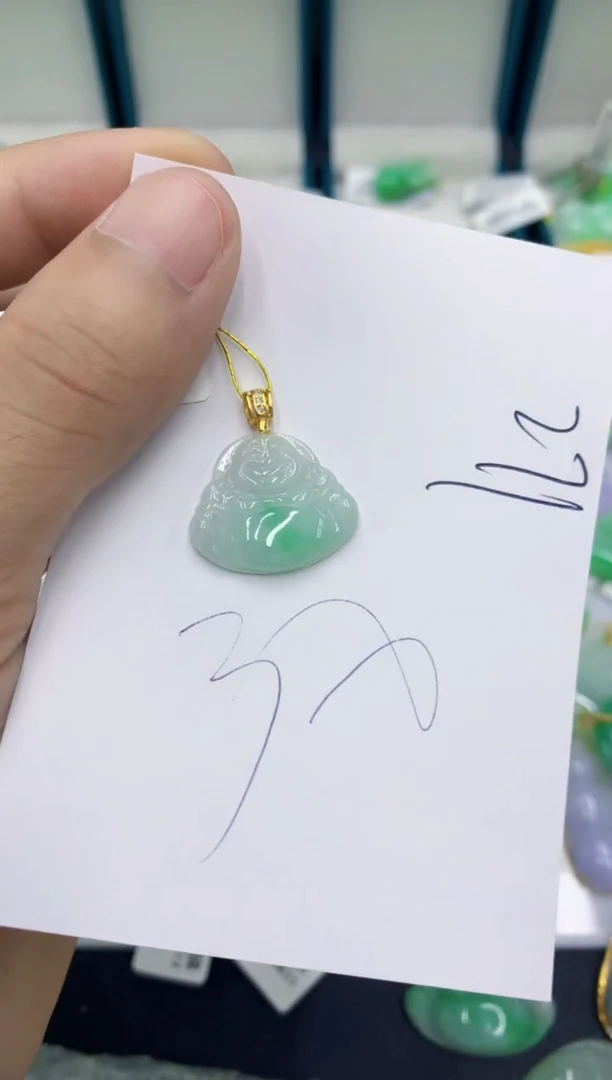翡翠挂件未镶嵌翡翠