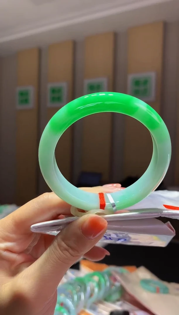 未镶嵌手镯翡翠-C38 圈口53.5 全款26万 定金2万