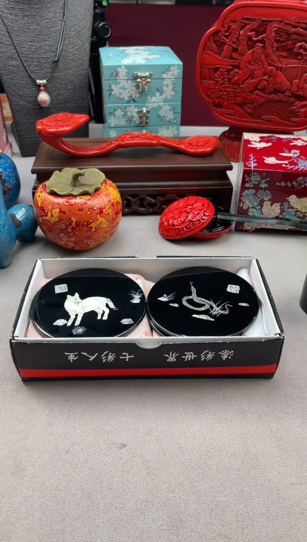 扬州漆器厂螺钿十二生肖茶杯垫一套
