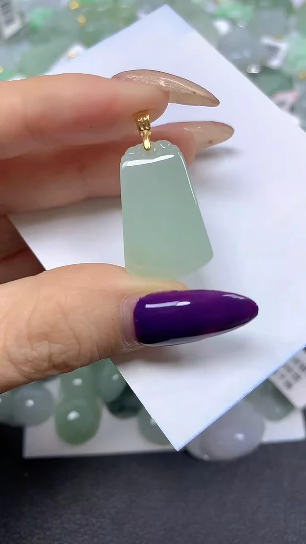 颈饰未镶嵌翡翠