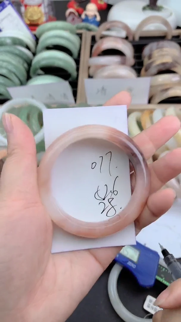 未镶嵌手镯石英质玉077