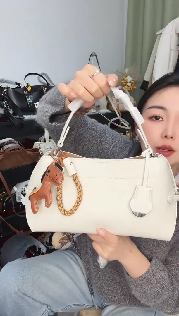 真皮白色小手提带挂件