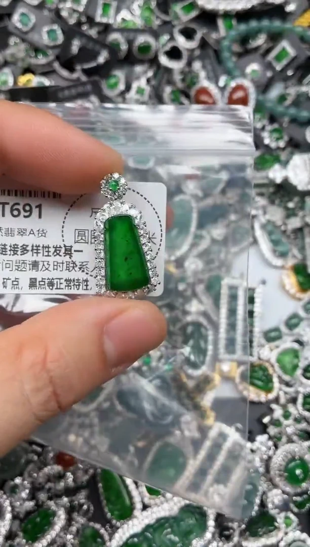 翡翠未镶嵌颈饰T691吊坠