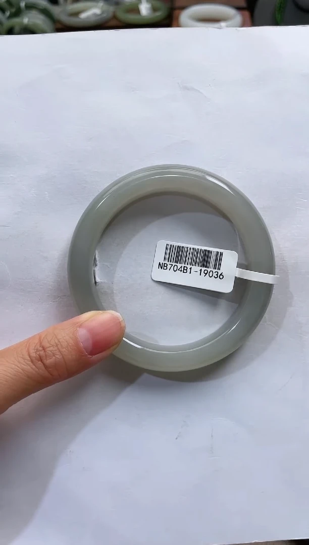 【闪购商品】和田玉手镯未镶嵌56