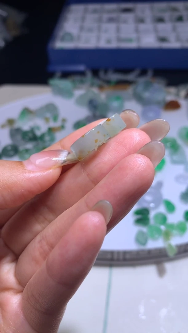 未镶嵌定制翡翠毛货