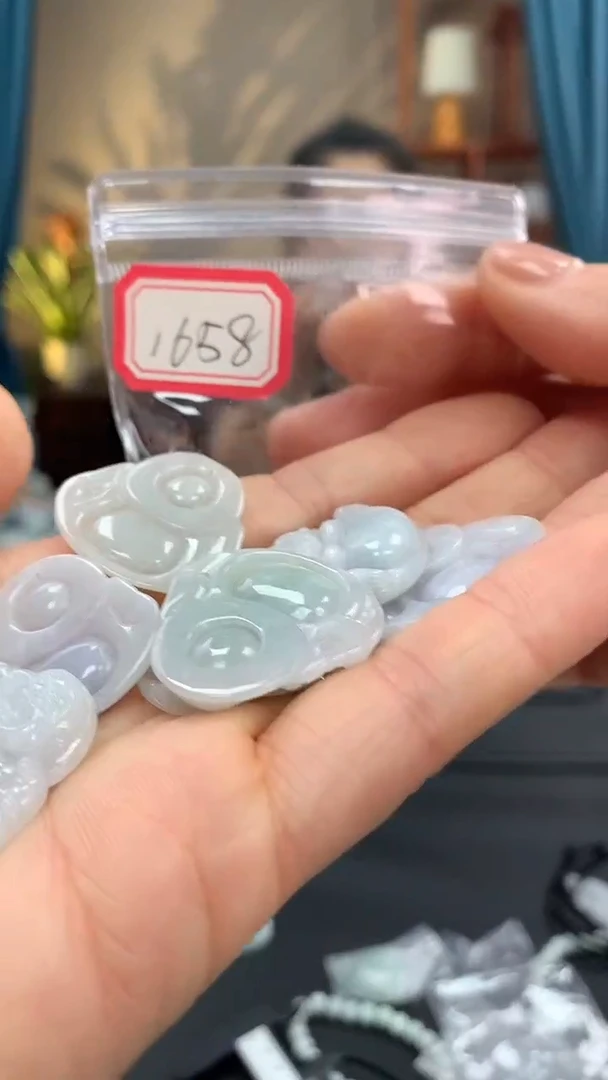 翡翠未镶嵌颈饰佛公 1658多样性发一件