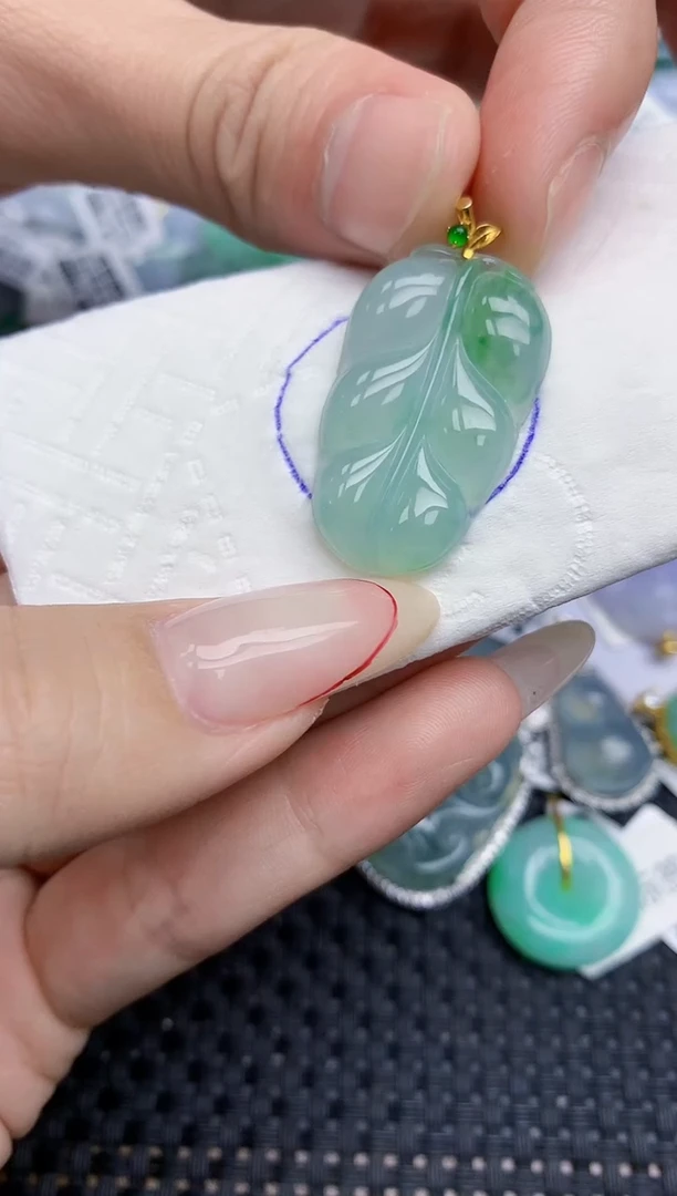 颈饰18K金镶嵌翡翠97   天然翡翠A货  百元以上9米证书费自理