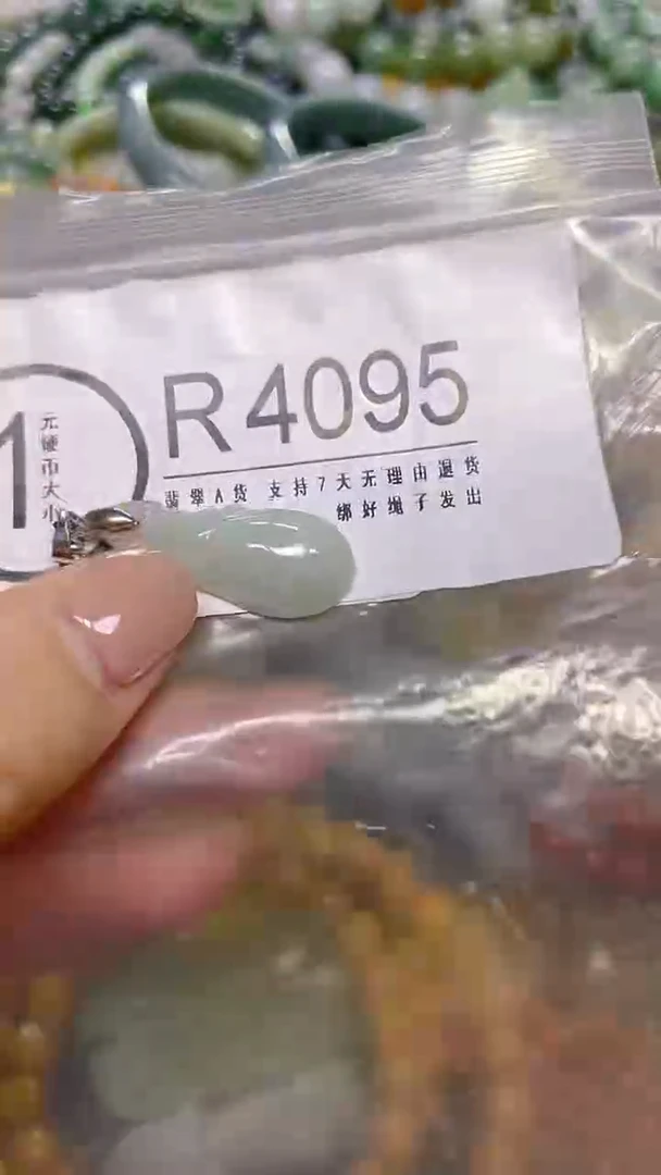 颈饰未镶嵌翡翠/ R /翡翠A货，一件也是批发价