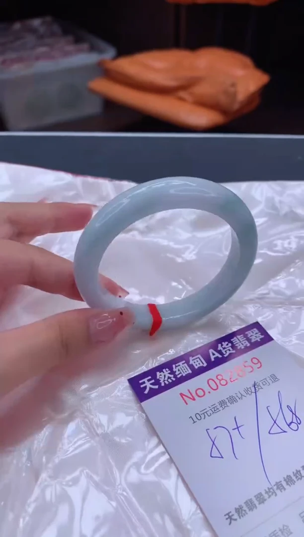 未镶嵌手镯翡翠有纹，完美者勿拍